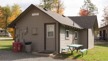 Black Bear Lodge - Minnesota Family Resorts - Little Winnie Resort in