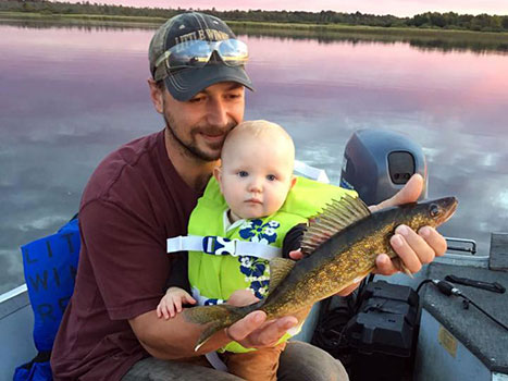 Darkhouse Spearing - Minnesota Darkhouse Spearing Rentals at Little Winnie  Resort, Deer River, MN - Minnesota Family Resorts - Little Winnie Resort in  Deer River, MN